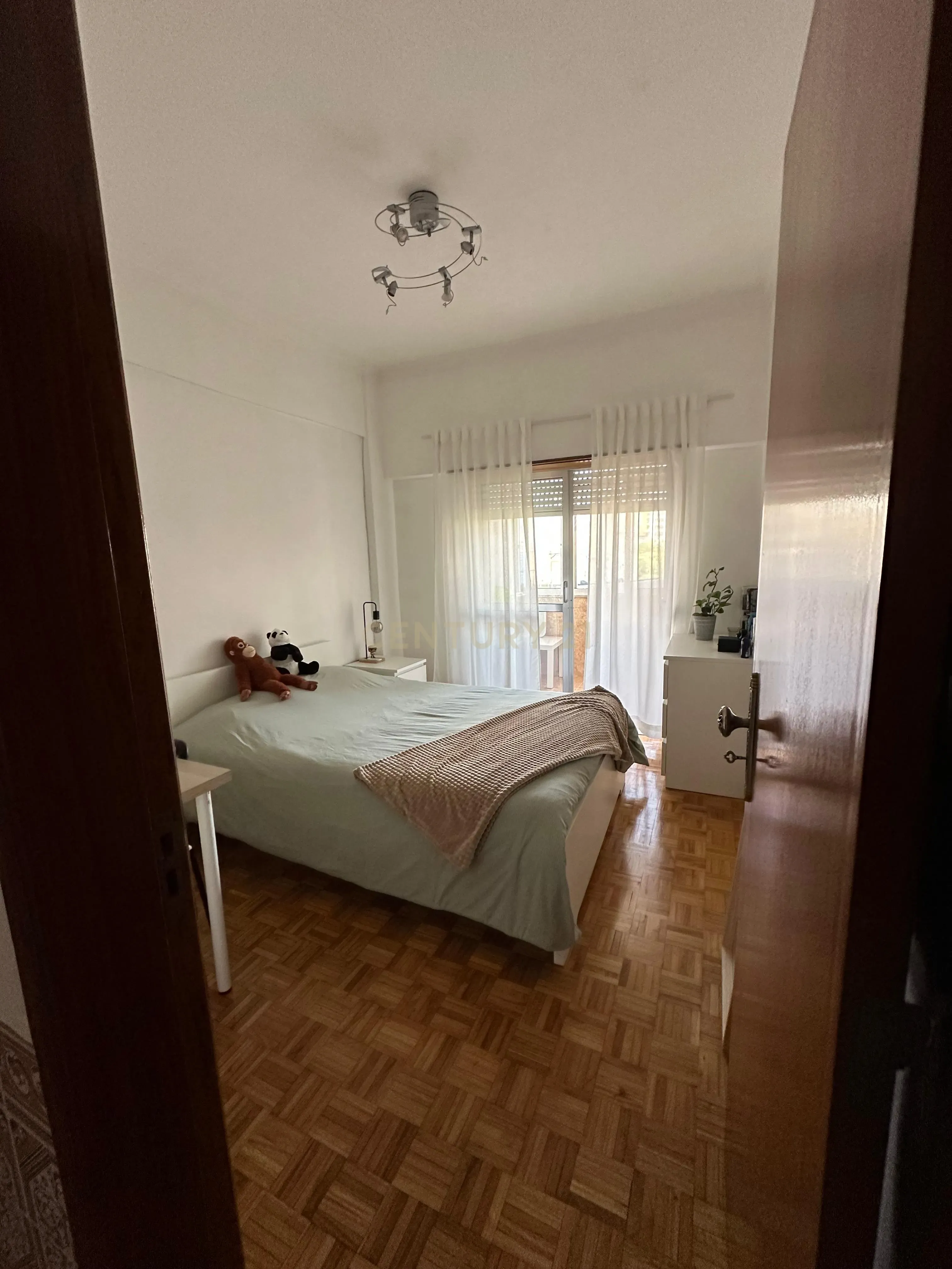 Apartamento T2 com Vista Privilegiada em Amadora - 250.000€ - Image 5
