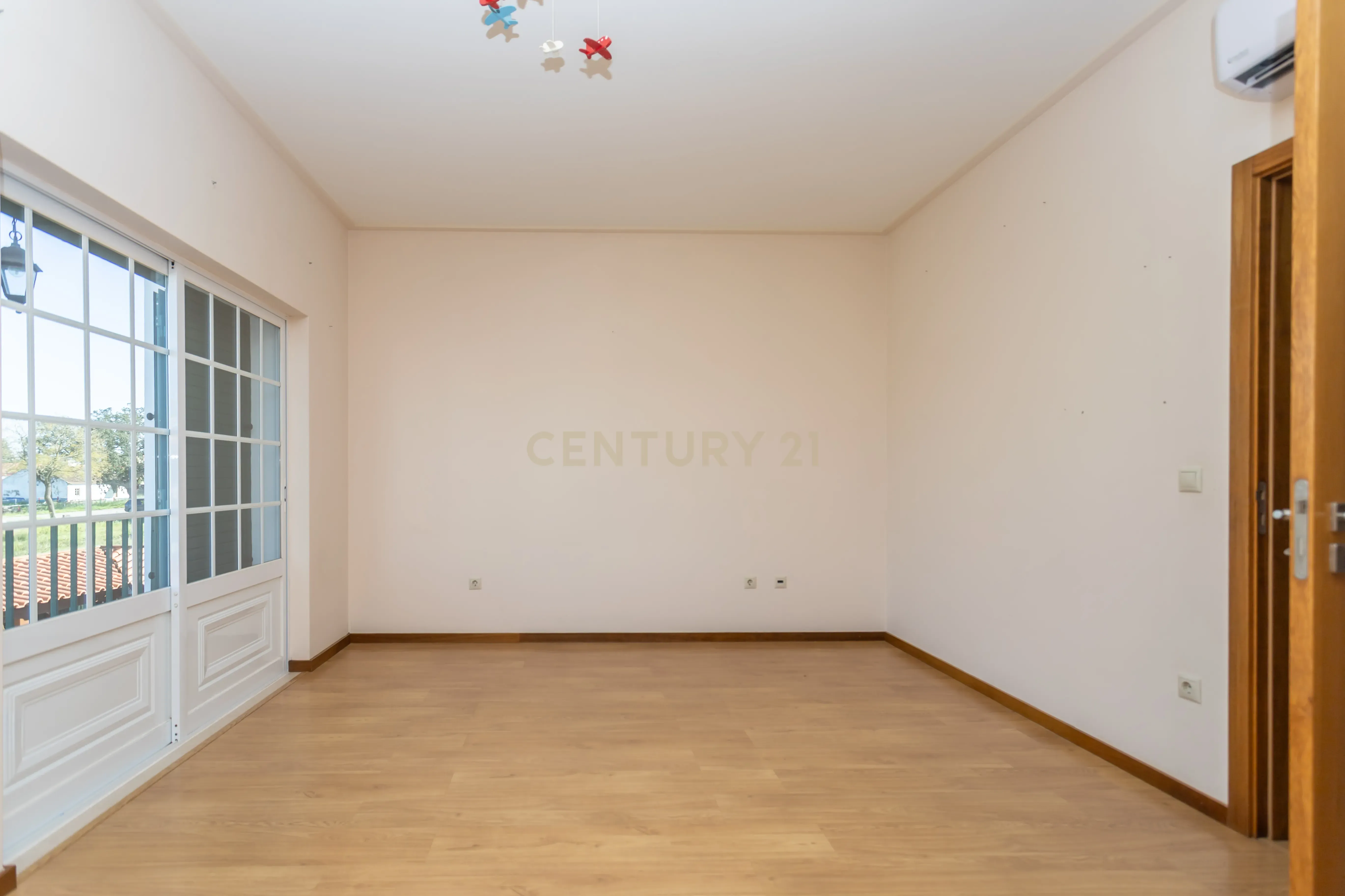 Fotografia 9 de Viva com Qualidade e Espaço – Excelente Moradia T3 em Zona Residencial Calma, Pegões
