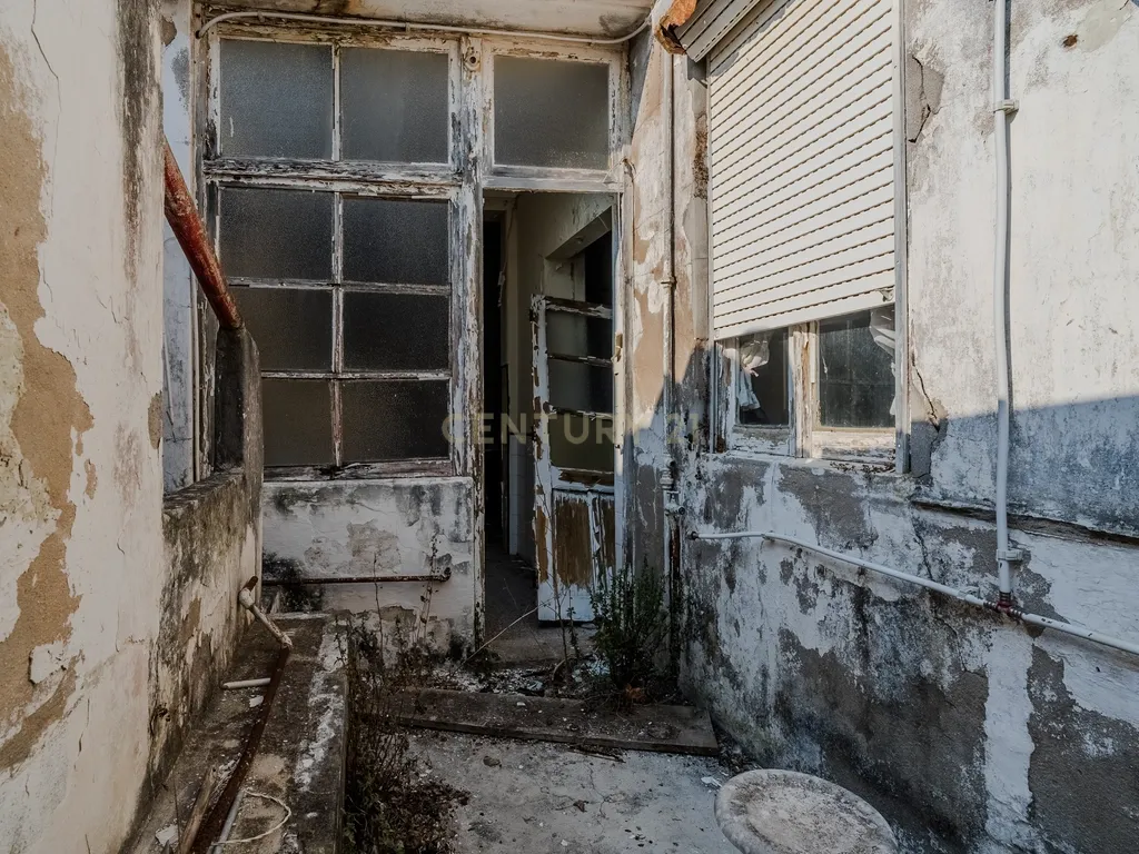 PRÉDIO PARA RECUPERAR, NO CENTRO HISTÓRICO DE PENICHE - Image 49