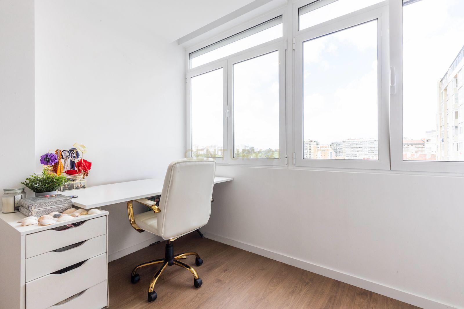 Apartamento T3 Totalmente Renovado com Excelente Localização em Lisboa - Image 6