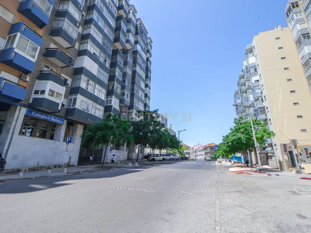 Apartamento T3 no Laranjeiro – Junto à Base Naval do Alfeite | Pronto a Habitar | Elevador - Image 36