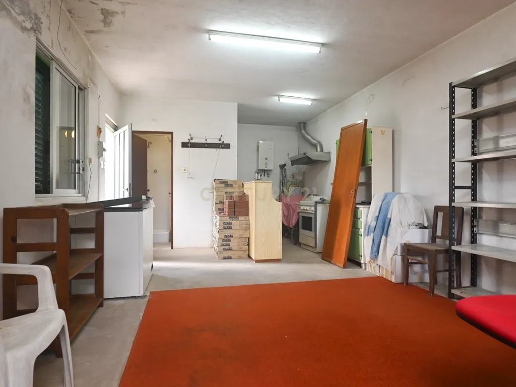 Moradia de gaveto com jardim, sotão e anexo - Porto Salvo (Oeiras) - Image 48