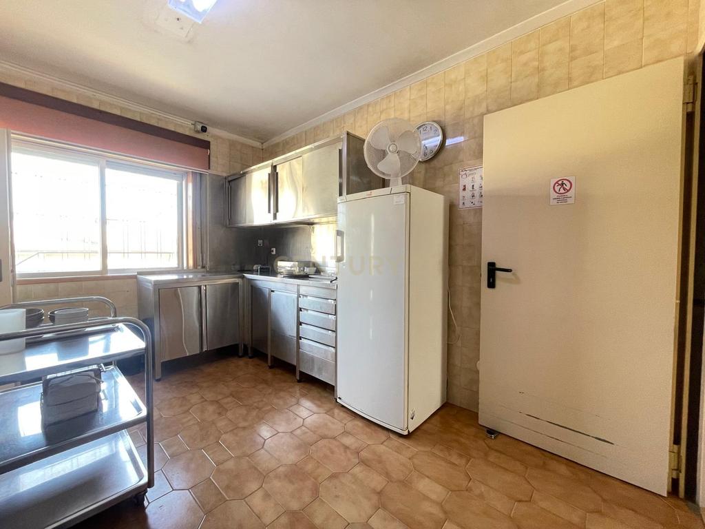 Moradia com 7 quartos em Fânzeres - Image 11