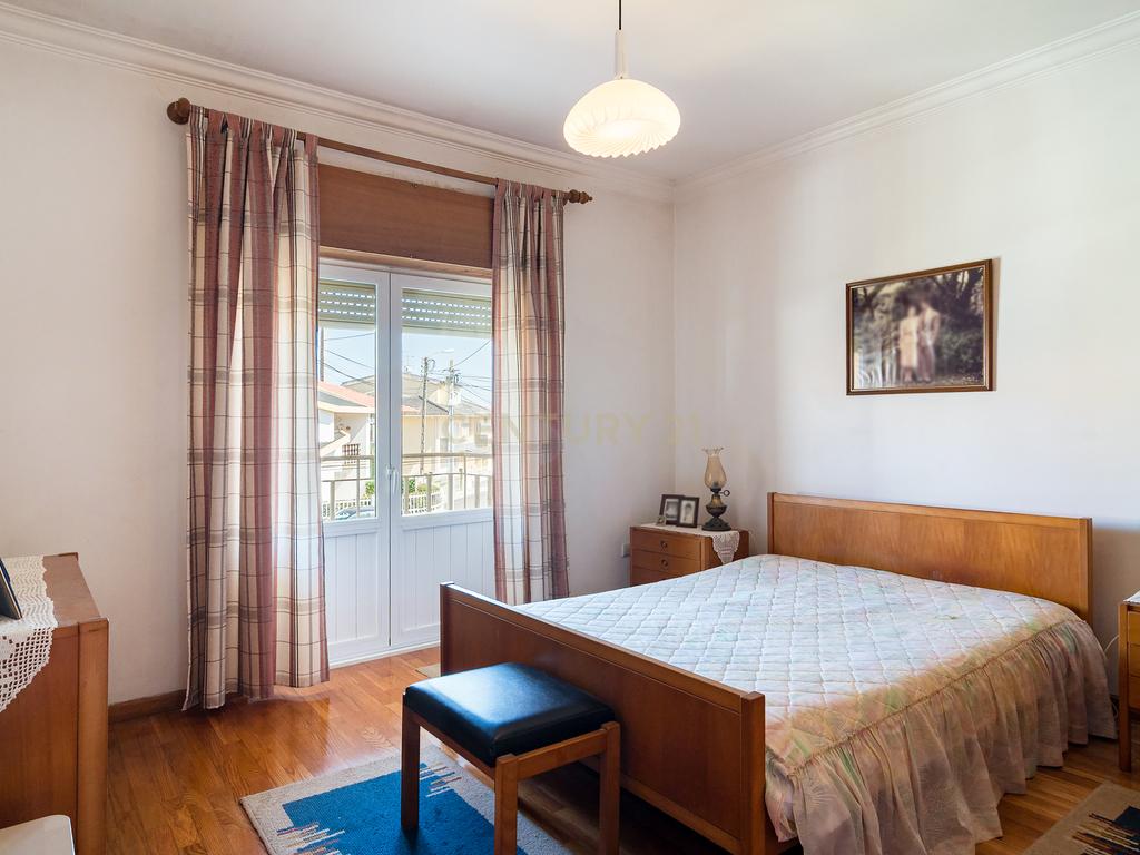 Moradia T3 em Porto Salvo | 213 m² | Garagem | Pátio e Jardim - Image 31