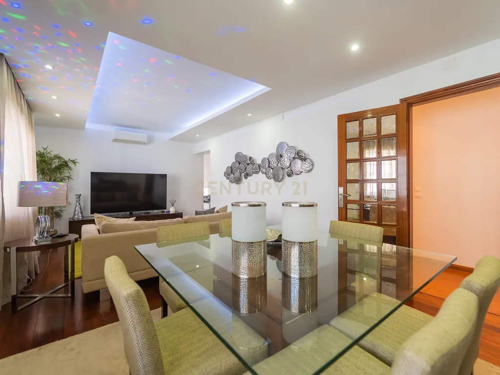 Moradia T4 com piscina | Cascais - Image 16