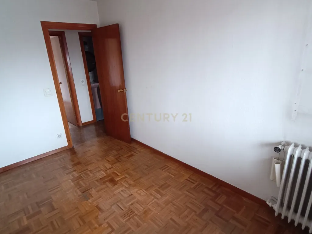 Apartamento em Madrid com 3 Quartos e Vista para a Cidade - Image 9