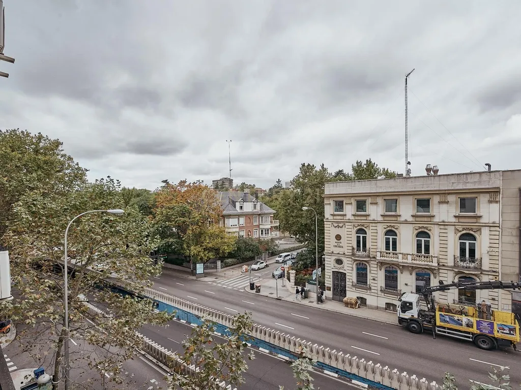 - Image 25