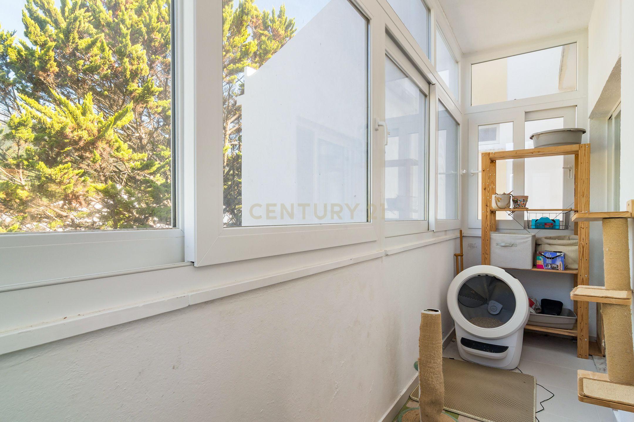 Fotografia 8 de T4 Duplex Mobilado e Totalmente Remodelado | Centro do Linhó | Vista Serra de Sintra