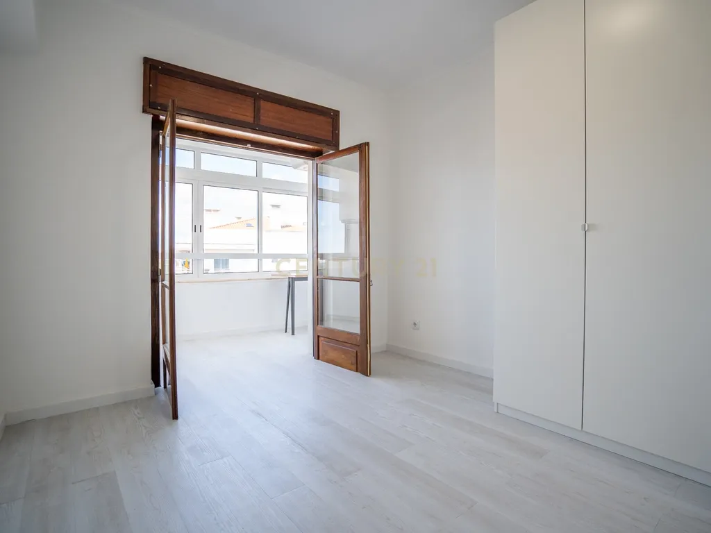 Apartamento na Amadora transformado em 5 modernos estúdios - Image 35