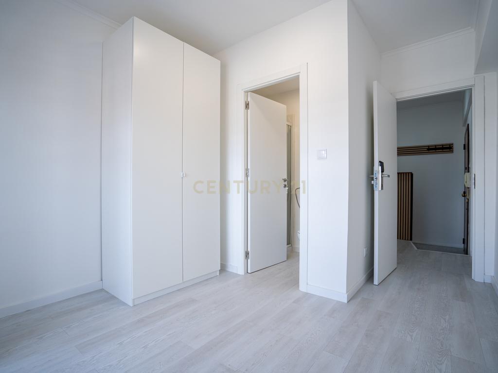 Apartamento na Amadora transformado em 5 modernos estúdios  - Image 53