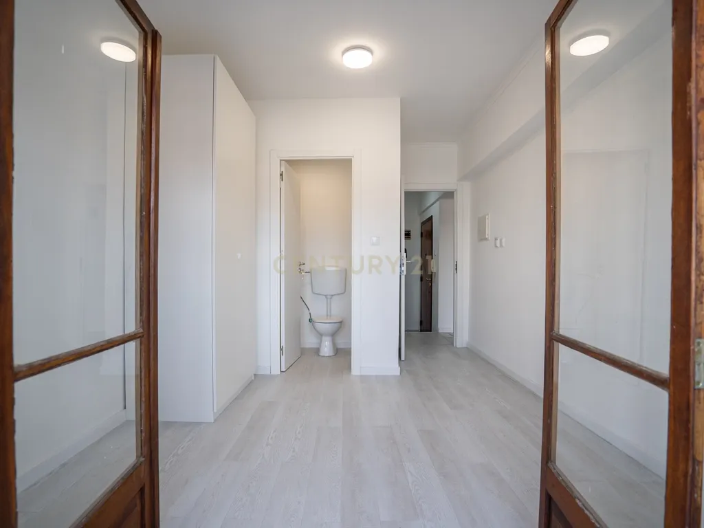 Apartamento na Amadora transformado em 5 modernos estúdios - Image 31