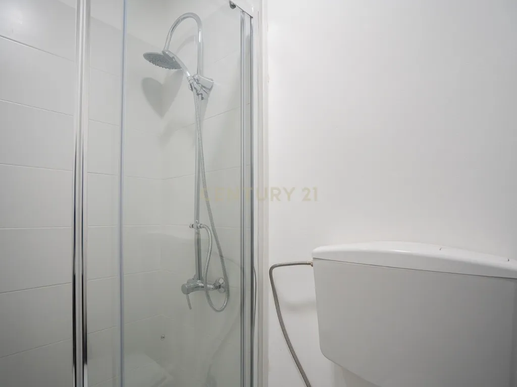 Apartamento na Amadora transformado em 5 modernos estúdios - Image 47