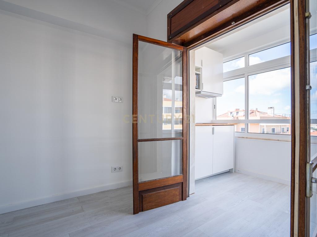 Apartamento na Amadora transformado em 5 modernos estúdios  - Image 32
