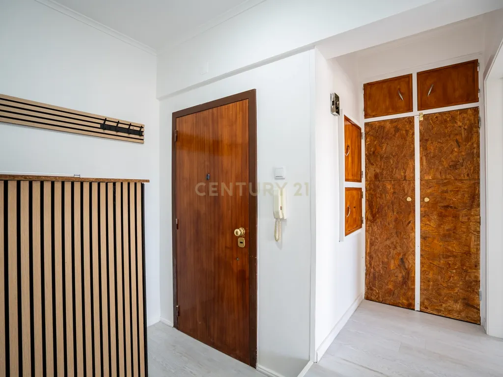 Apartamento na Amadora transformado em 5 modernos estúdios - Image 7