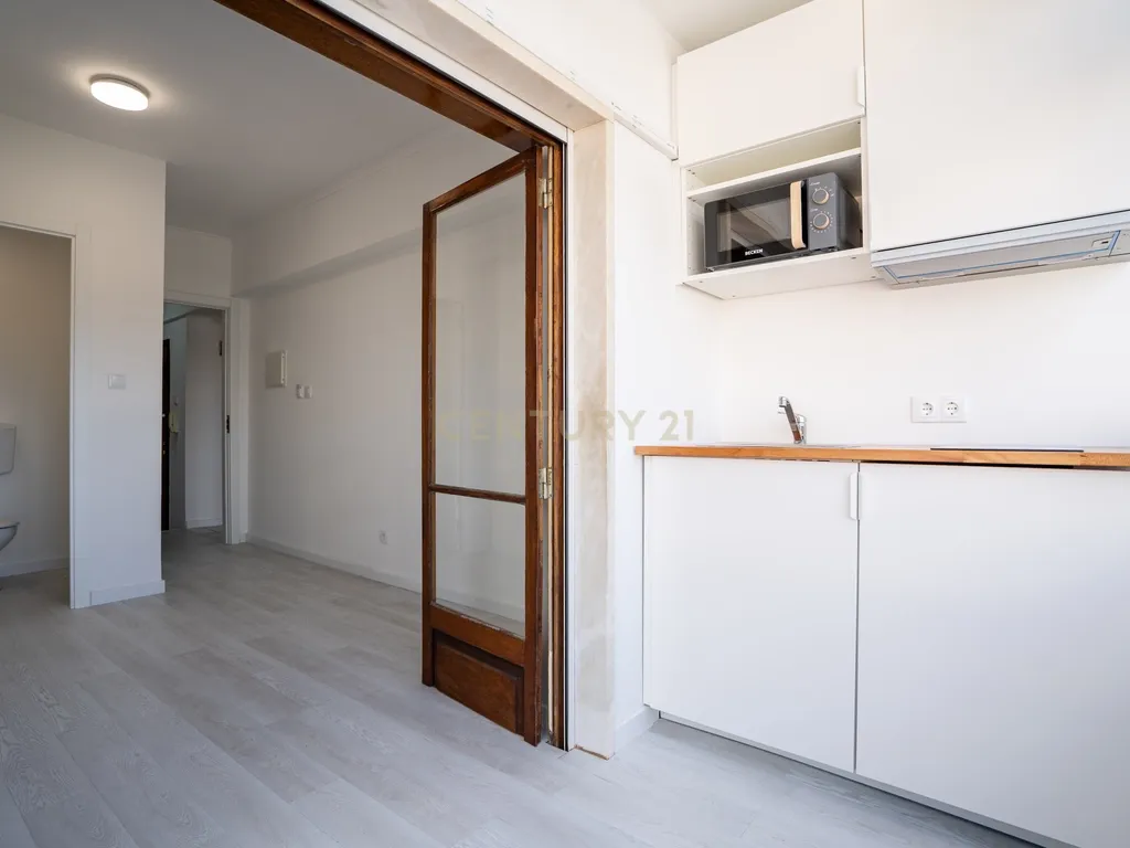 Apartamento na Amadora transformado em 5 modernos estúdios - Image 59
