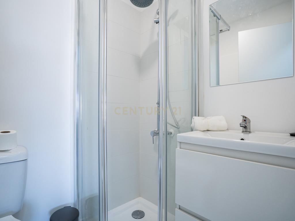 Apartamento na Amadora transformado em 5 modernos estúdios  - Image 50