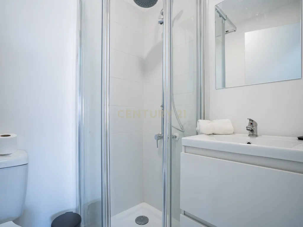 Apartamento na Amadora transformado em 5 modernos estúdios - Image 50