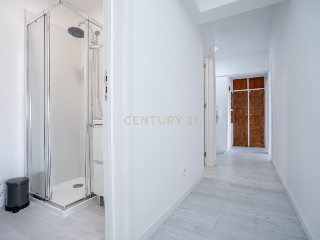 Apartamento na Amadora transformado em 5 modernos estúdios  - Image 10