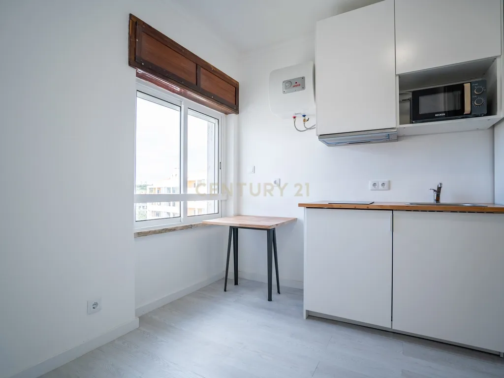 Apartamento na Amadora transformado em 5 modernos estúdios - Image 14