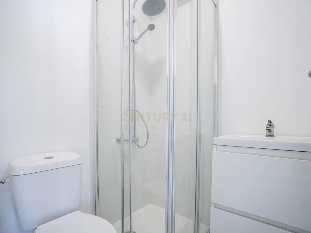 Apartamento na Amadora transformado em 5 modernos estúdios - Image 49