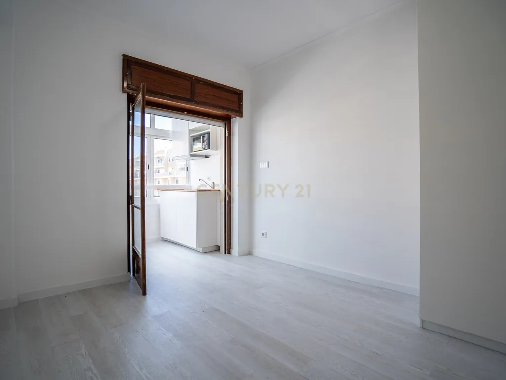 Apartamento na Amadora transformado em 5 modernos estúdios - Image 33