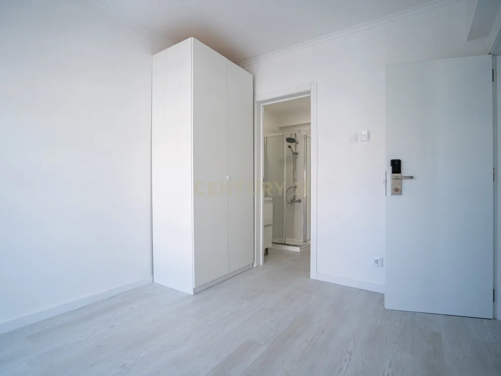 Apartamento na Amadora transformado em 5 modernos estúdios - Image 17