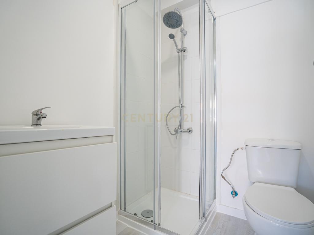 Apartamento na Amadora transformado em 5 modernos estúdios  - Image 11