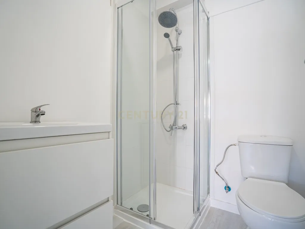 Apartamento na Amadora transformado em 5 modernos estúdios - Image 11