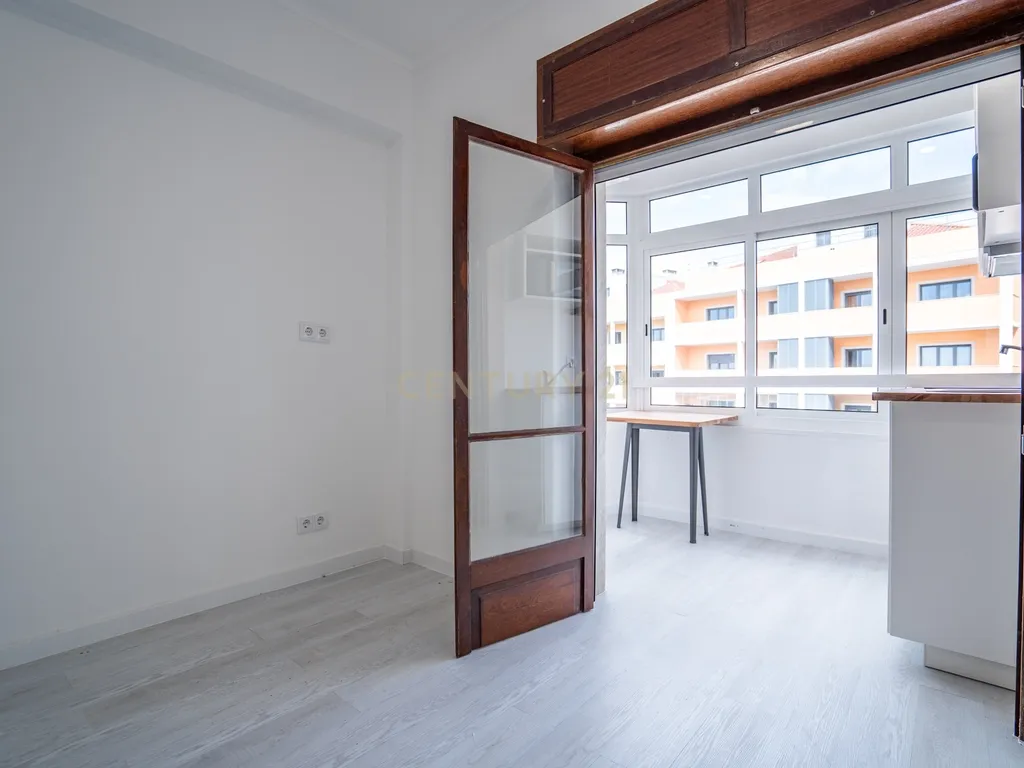 Apartamento na Amadora transformado em 5 modernos estúdios - Image 36