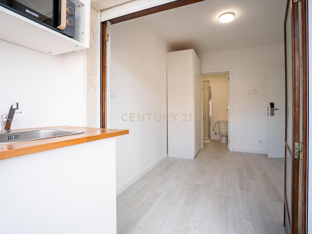 Apartamento na Amadora transformado em 5 modernos estúdios  - Image 15