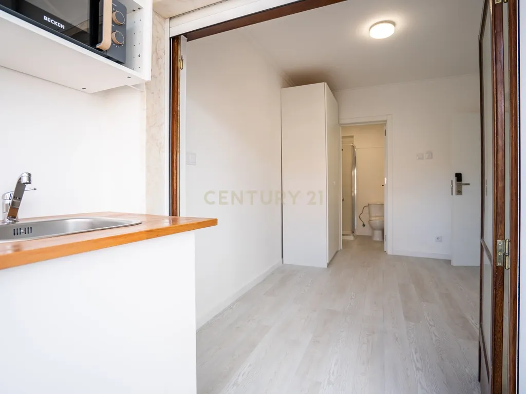 Apartamento na Amadora transformado em 5 modernos estúdios - Image 15