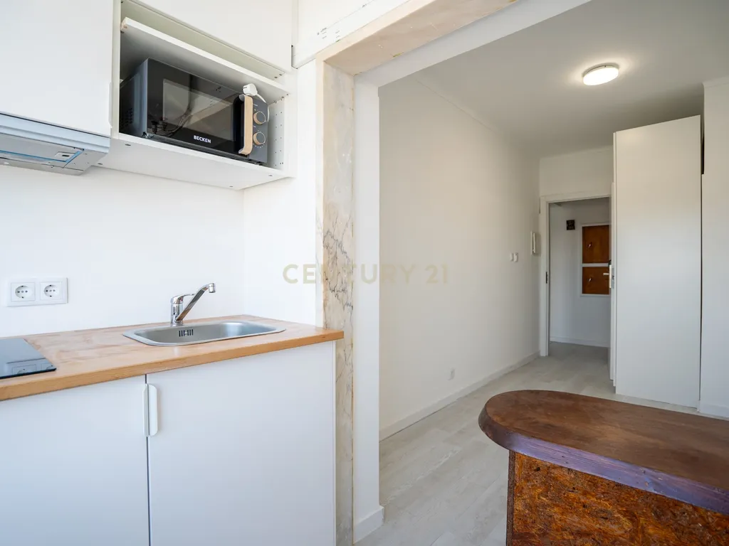 Apartamento na Amadora transformado em 5 modernos estúdios - Image 1