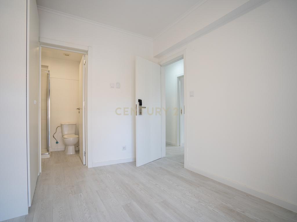 Apartamento na Amadora transformado em 5 modernos estúdios  - Image 22