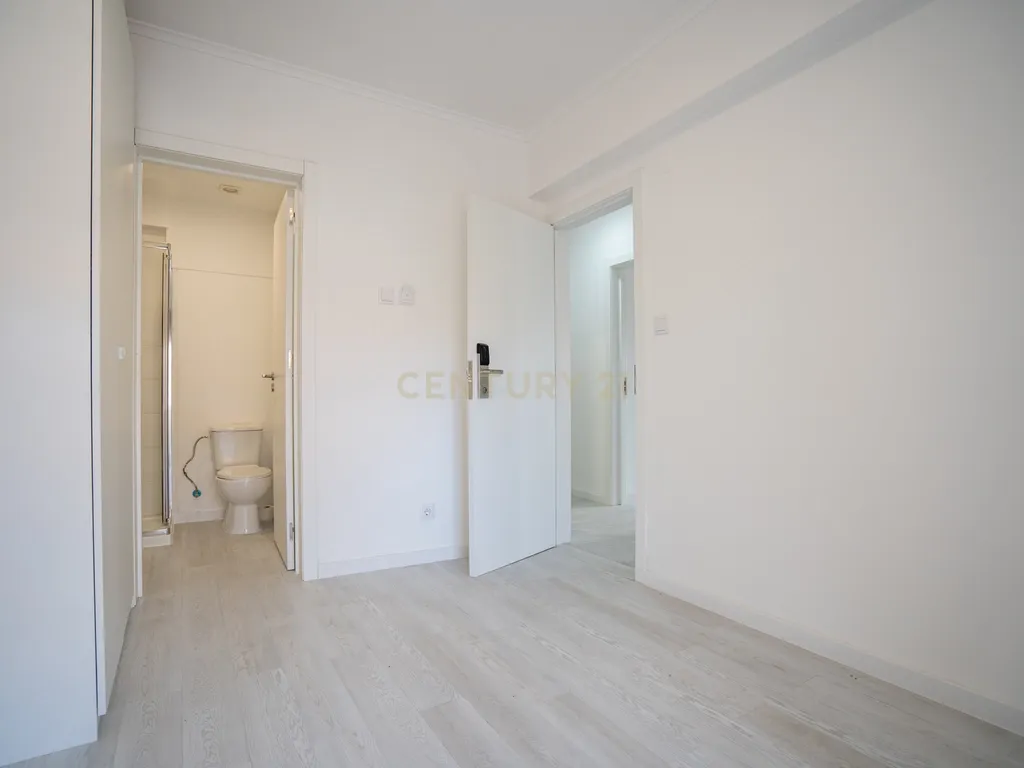 Apartamento na Amadora transformado em 5 modernos estúdios - Image 22