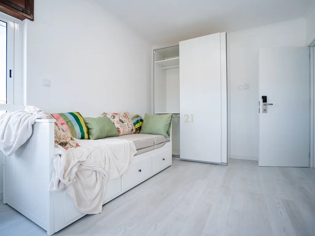 Apartamento na Amadora transformado em 5 modernos estúdios - Image 24
