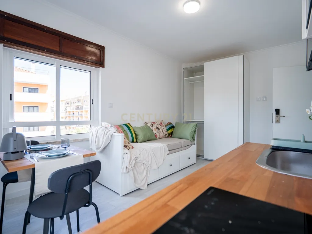 Apartamento na Amadora transformado em 5 modernos estúdios - Image 27