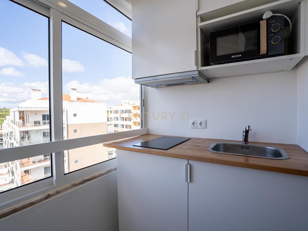 Apartamento na Amadora transformado em 5 modernos estúdios  - Image 3