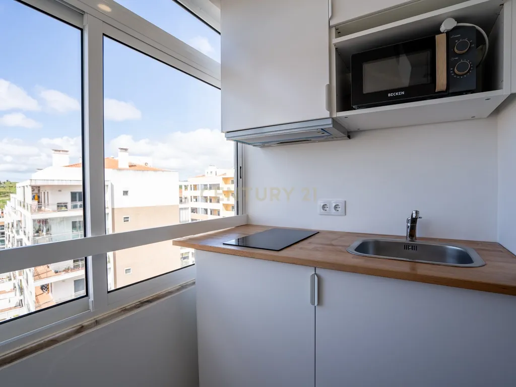 Apartamento na Amadora transformado em 5 modernos estúdios - Image 3