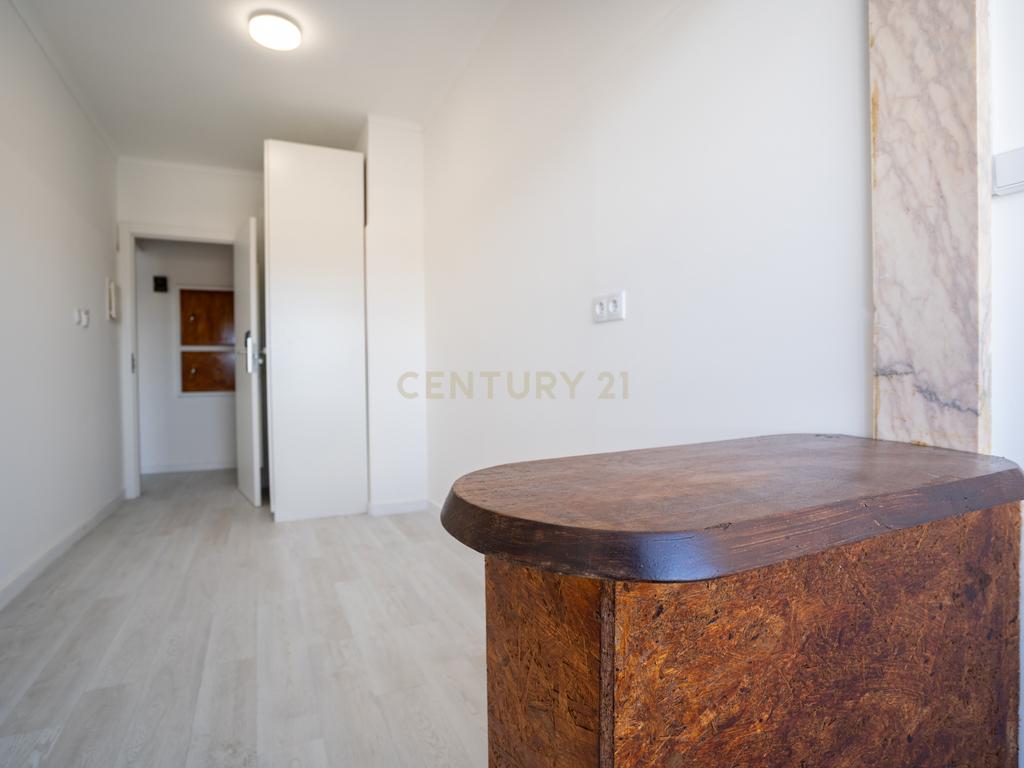 Apartamento na Amadora transformado em 5 modernos estúdios - Image 4