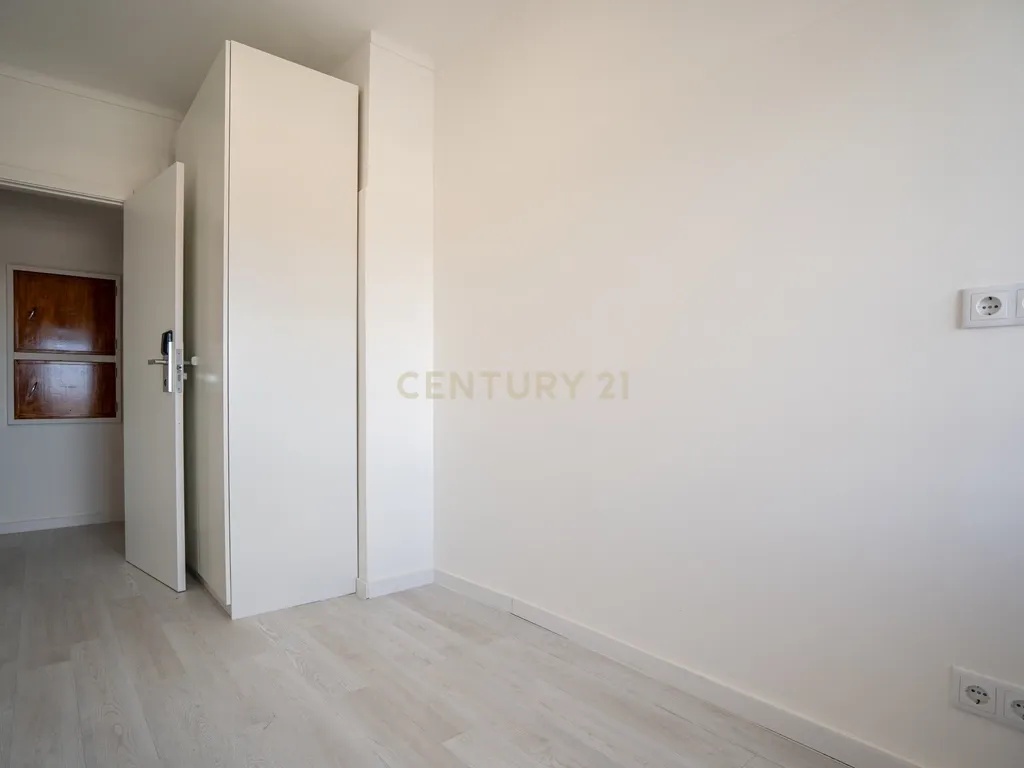 Apartamento na Amadora transformado em 5 modernos estúdios - Image 16