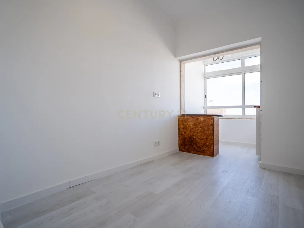 Apartamento na Amadora transformado em 5 modernos estúdios - Image 5