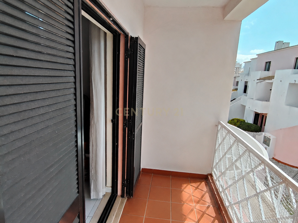 Apartamento T1 em Portimão com Piscina e Estacionamento - Image 19