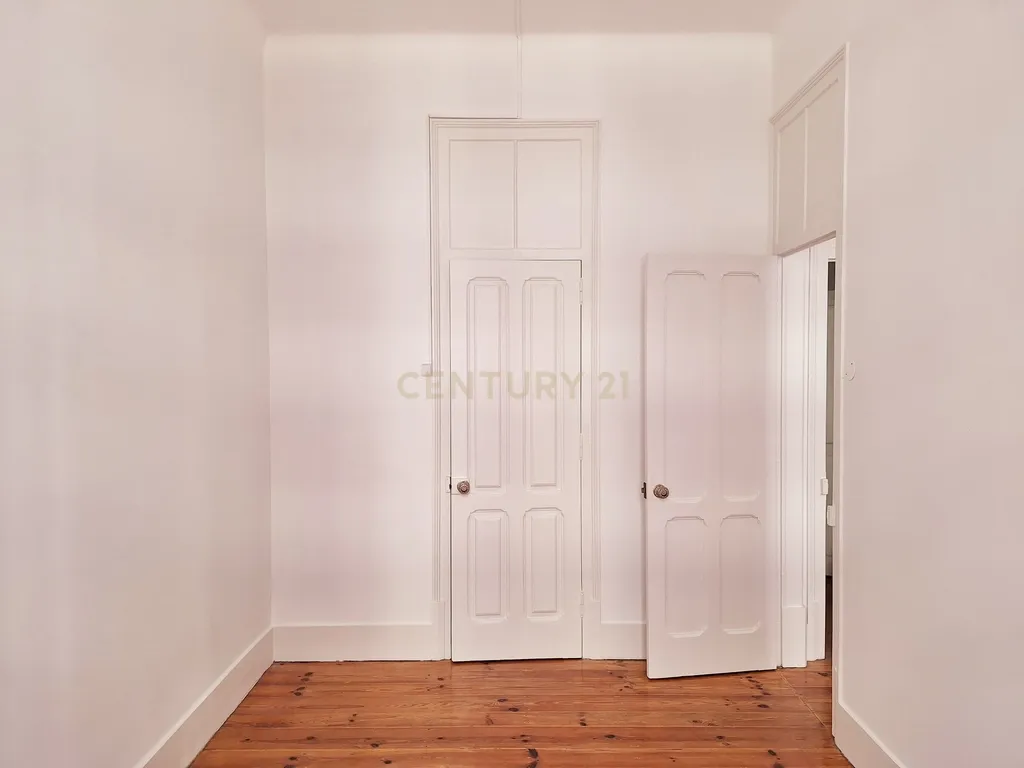 Apartamento T3+2 para Arrendamento em Campolide - Image 8
