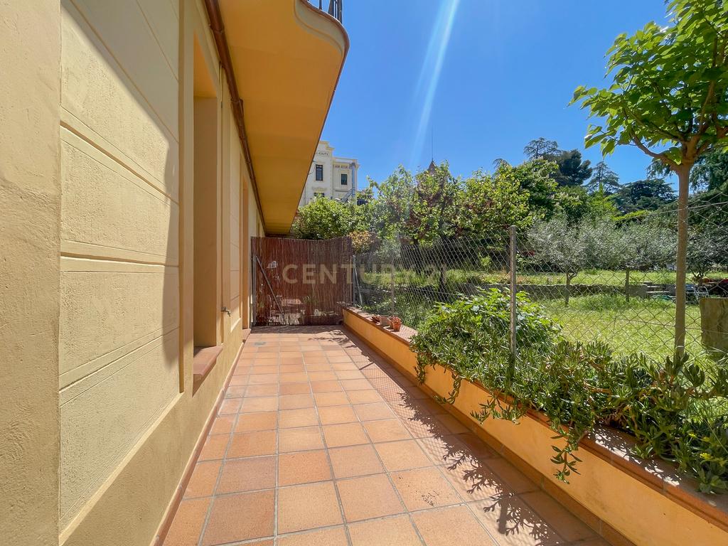 Encanto modernista no rés do chão com jardim – La Garriga - Image 37