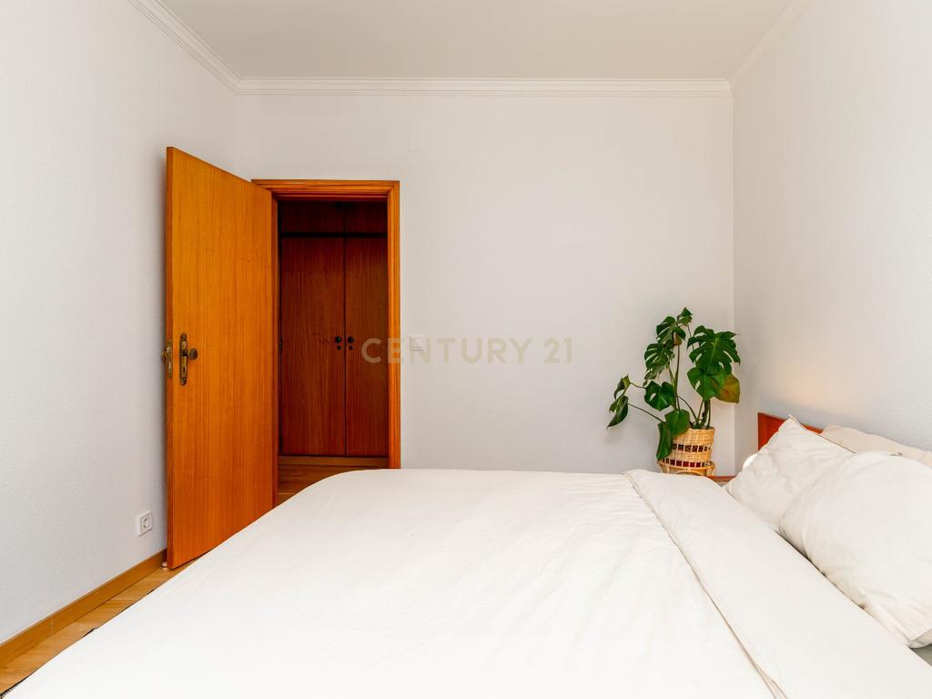 Viver com Elegância entre o Litoral e a Cidade – Uma Casa Sustentável em Colares, Portugal  - Image 34