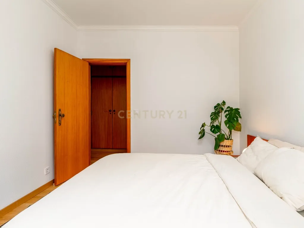 Viver com Elegância entre o Litoral e a Cidade – Uma Casa Sustentável em Colares, Portugal - Image 34