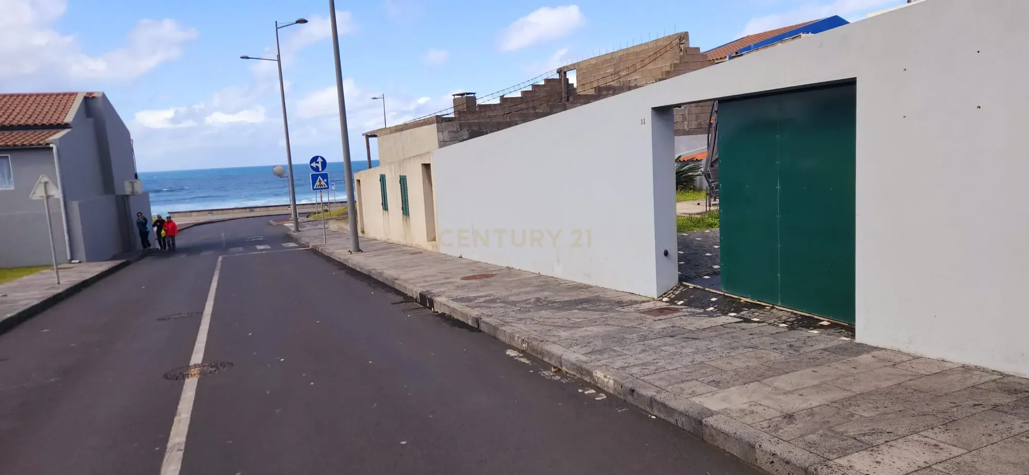Moradia T2 no Centro da Ribeira Grande – Localização Privilegiada - Image 28