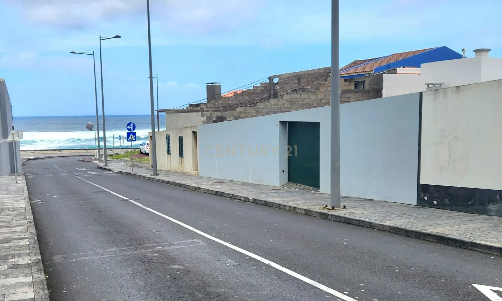 Moradia T2 no Centro da Ribeira Grande – Localização Privilegiada - Image 29