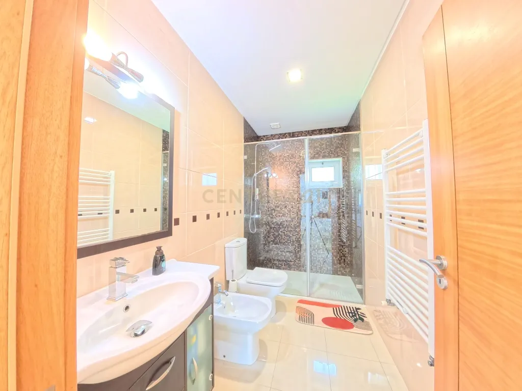 Moradia T4 em Esposende com Jardim e Garagem - Image 14