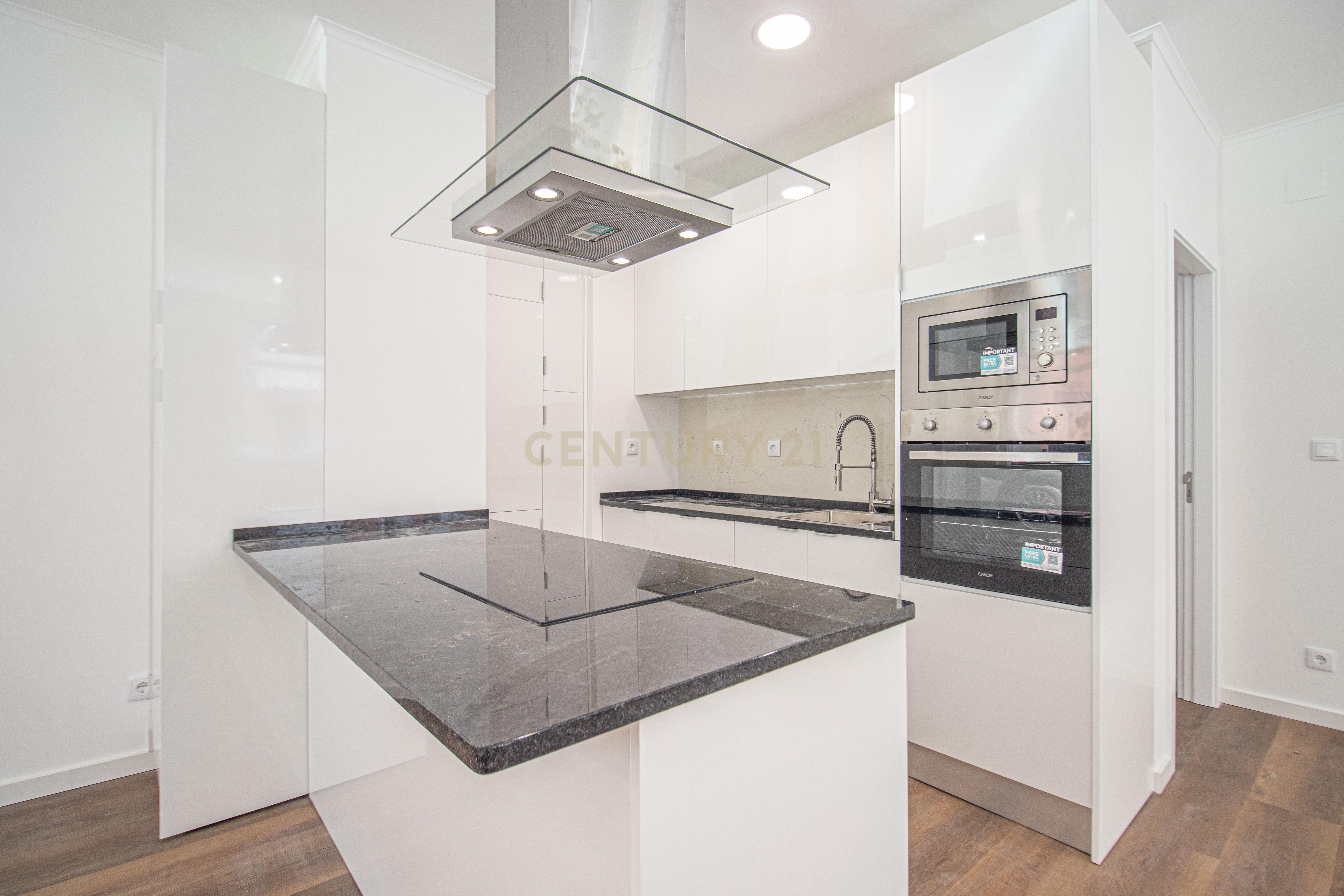 Fotografia 5 de T3 totalmente remodelado em Sacavém com 1 lugar de garagem